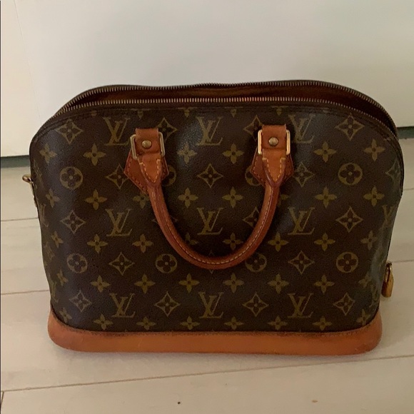 Louis Vuitton Alma PM with bag shaper/organizer - Picture 2 of 7